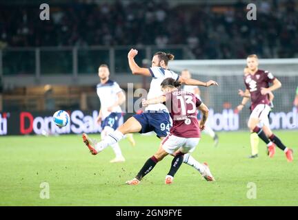 Ricardo Rodriguez (Torino FC) et Ciro immobile (SS Lazio) pendant le championnat italien Serie Un match de football entre Torino FC et SS Lazio le 23 septembre 2021 au Stadio Olimpico Grande Torino à Turin, Italie - photo Nderim Kacili / DPPI Banque D'Images