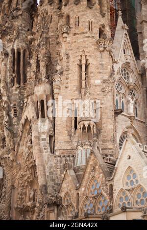 Photo en téléobjectif d'une façade de l'église du Temple de la famille Sacrée (sagrada Familia) Banque D'Images