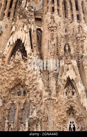 Photo en téléobjectif d'une façade de l'église du Temple de la famille Sacrée (sagrada Familia) Banque D'Images