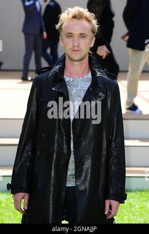 Photo du dossier datée du 17/06/21 de Tom Felton arrivant pour le spectacle de mode Burberry Prorsum, qui s'est tenu à Perks Field, dans les jardins du Palais de Kensington, à Londres. Tom Felton, star de Harry Potter, a été conduit jeudi sur un parcours de golf du Wisconsin, après avoir semblé s'effondrer lors d'un tournoi de célébrité avant la Ryder Cup. Felton a subi une urgence médicale apparente peu après la fin de son match au détroit de sifflement. Le PGA de l'Amérique a déclaré: 'Il a été transporté dans un hôpital local pour traitement'. Banque D'Images