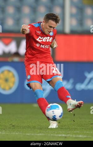 Le milieu de terrain polonais de SSC Napoli Piotr Zielinski contrôle le ballon lors de Serie Un match de football entre Sampdoria et Napoli au stade Luigi Ferraris, Genova, Italie, le 23 2021 septembre. Banque D'Images