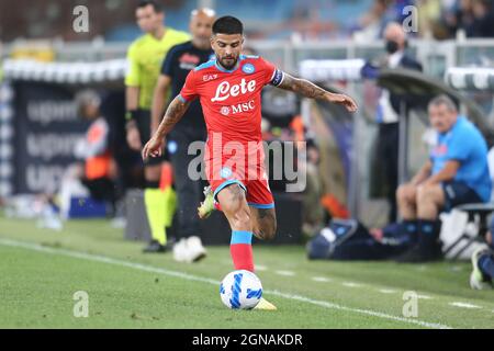 Le buteur italien Lorenzo Insigne de SSC Napoli contrôle le ballon lors de Serie Un match de football entre Sampdoria et Napoli au stade Luigi Ferraris, Genova, Italie, le 23 2021 septembre. Banque D'Images