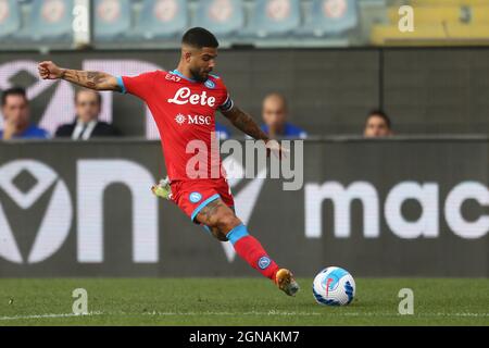 Le buteur italien Lorenzo Insigne de SSC Napoli contrôle le ballon lors de Serie Un match de football entre Sampdoria et Napoli au stade Luigi Ferraris, Genova, Italie, le 23 2021 septembre. Banque D'Images