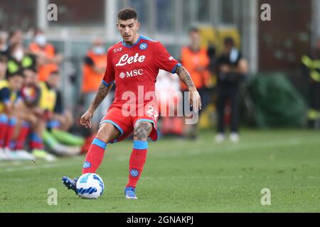 Le défenseur italien Giovanni Di Lorenzo de SSC Napoli contrôle le ballon lors de la série Un match de football entre Sampdoria et Napoli au stade Luigi Ferraris, Genova, Italie, le 23 2021 septembre. Banque D'Images