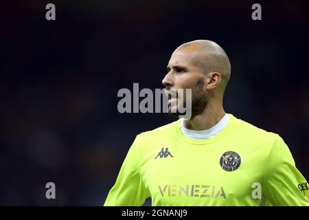 Niki Maenpaa de Venezia FC regarde pendant la série Un match entre AC Milan et Venezia FC au Stadio Giuseppe Meazza le 22 2021 septembre à Milan, Italie. Banque D'Images