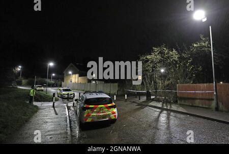 Photo du dossier datée du 03/01/21 de la police près de la scène à Emmer Green, à la lecture où un jeune de 13 ans, Olly Stephens, est décédé après avoir été poignardé. Les trois écoliers qui ont attiré Olly Stephens, 13 ans, dans un parc où il a été poignardé à mort après un conflit sur les médias sociaux seront condamnés aujourd'hui pour leur rôle dans son meurtre. Date de publication : vendredi 24 septembre 2021. Banque D'Images