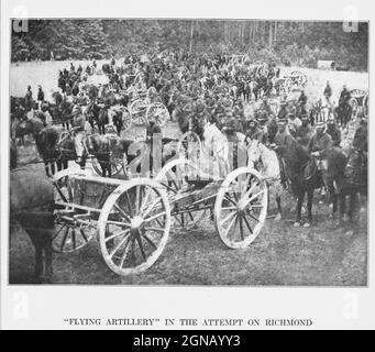 Artillerie à Fair Oaks [la bataille de Seven Pines, également connue sous le nom de Battle of Fair Oaks ou Fair Oaks Station, a eu lieu les 31 mai et 1er juin 1862, dans le comté de Henrico, en Virginie, dans le cadre de la campagne de la péninsule de la guerre civile américaine. C'était le point culminant d'une offensive sur la péninsule de Virginie par le général de l'Union, George B. McClellan, Dans laquelle l'armée du Potomac a atteint la périphérie de Richmond]. Du livre ' la guerre civile à travers la caméra ' des centaines de photos vivantes réellement prises en temps de guerre civile, seize reproductions en couleur de célèbres peintures de guerre. Le nouveau texte h Banque D'Images