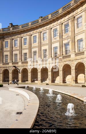 Duke of Devonshire Georgian Crescent maintenant Buxton Crescent Hôtel le Crescent Buxton une ville thermale dans le Derbyshire Peak District Derbyshire Angleterre GB Royaume-Uni Banque D'Images