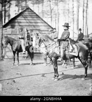 Le général Rufus Ingalis sur le chargeur [Rufus Ingalls (23 août 1818 – 15 janvier 1893) est un général militaire américain qui a servi comme 16e Quartermaster général de l'armée des États-Unis. Avec le déclenchement de la guerre civile en avril 1861, Ingalls a été réaffecté à fort Pickens en Floride. Il devint un major, puis un lieutenant-colonel dans l'armée bénévole. Peu après la première bataille de Manassas en juillet, il s'est déplacé vers le nord en Virginie pour servir d'aide de camp au général de division George B. McClellan. Il a été promu au grade de major en janvier 1862]. Du livre ' la guerre civile thr Banque D'Images