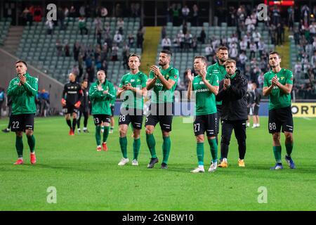 Varsovie, Pologne. 19 septembre 2021. Les joueurs de Gornik Leczna sont vus après le match polonais PKO Ekstraklasa League entre Legia Warszawa et Wisla Plock au Maréchal Jozef Pilsudski Legia Warsaw Municipal Stadium.final score; Legia Warszawa 3:1 Gornik Leczna. (Photo de Mikolaj Barbanell/SOPA Images/Sipa USA) crédit: SIPA USA/Alay Live News Banque D'Images