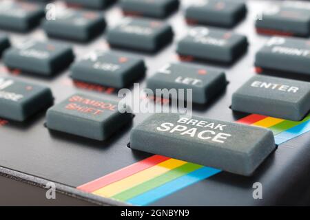 Gros plan du clavier Sinclair ZX Spectrum. Touche de commande de base avec focus sur 'Break' of Break Space. Ordinateur personnel vintage 8 bits des années 1980 (voir Notes). Banque D'Images