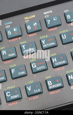 Gros plan du clavier Sinclair ZX Spectrum. Se concentrer sur les touches de commande de base dans le cadre central. Ordinateur personnel vintage 8 bits des années 1980 (voir Notes). Banque D'Images