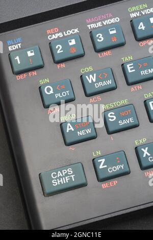 Gros plan du clavier Sinclair ZX Spectrum. Se concentrer sur les touches de commande de base dans le cadre central. Ordinateur personnel vintage 8 bits des années 1980 (voir Notes). Banque D'Images