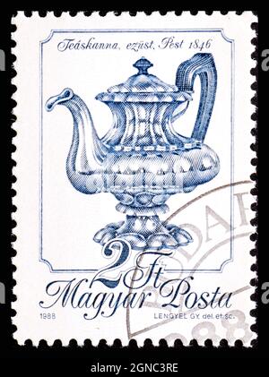 HONGRIE - VERS 1988: Timbre imprimé par la Hongrie, montre Teapot Banque D'Images