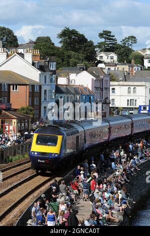 H.S.T. non identifié approchant la station dawlish avec un service vers l'est. Banque D'Images