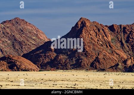 Montagnes Naukluft, à voir de Sesriem, Namib-Naukluft-Park, Maltahöhe District, région de Hardap, Namibie Banque D'Images