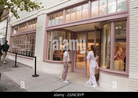 Seattle, États-Unis. 22 septembre 2021. Le nouveau magasin de maquillage plus brillant de Capitol Hill. Banque D'Images