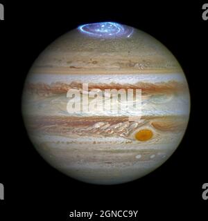 Le télescope spatial NASAS Hubble capture les auroras vives dans l'atmosphère de JupiterÕs, en utilisant les capacités ultraviolettes de Hubble. Une version optimisée et numériquement améliorée d'une NASA image / crédit NASA. Usage éditorial uniquement. Banque D'Images