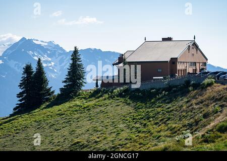 Washington, États-Unis - 9 juillet 2021 : le centre d'accueil et boutique de cadeaux de Hurricane Ridge dans le parc national olympique Banque D'Images