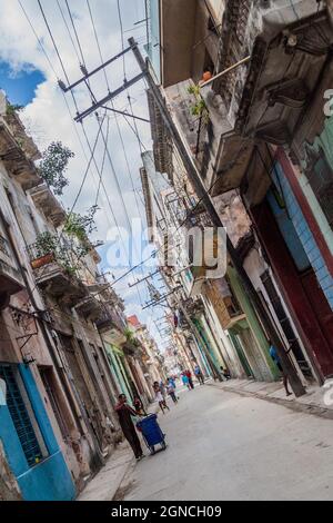 LA HAVANE, CUBA - 23 FÉVRIER 2016 : vue sur une rue de la vieille Havane Banque D'Images