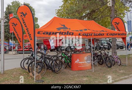 Novi Sad, Serbie - 21 septembre 2021 : stand de bicyclettes Capriolo au salon agricole Expo. Banque D'Images