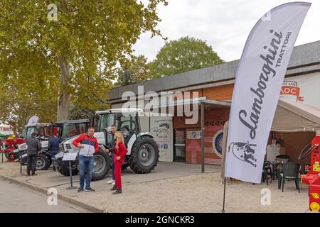 Novi Sad, Serbie - 21 septembre 2021 : célèbres tracteurs italiens Lamborhini au salon agricole Expo. Banque D'Images