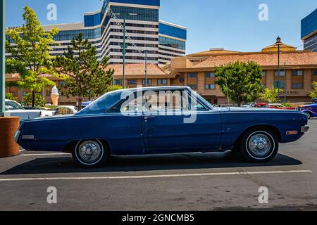 Reno, NV - 3 août 2021 : coupé Dodge Dart Swinger Hardtop 1970 à un salon de voiture local. Banque D'Images