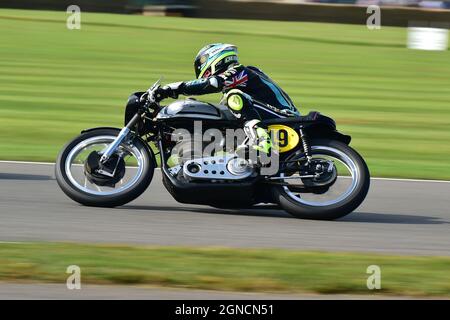 Richard Hann, Alex Olsen, Norton Manx 30M, Barry Sheene Memorial Trophy, Goodwood Revival 2021, septembre 2021, Barry Sheene Memorial Trophy, Bikes, c Banque D'Images