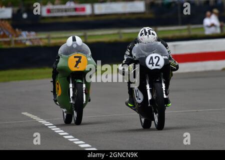 Tommy Bridewell, Andy Hornby, Norton Manx 30M, Duncan Fitchett, Jeremy McWilliams, Norton Manx 30M, Barry Sheene Memorial Trophée, Goodwood Revival 202 Banque D'Images