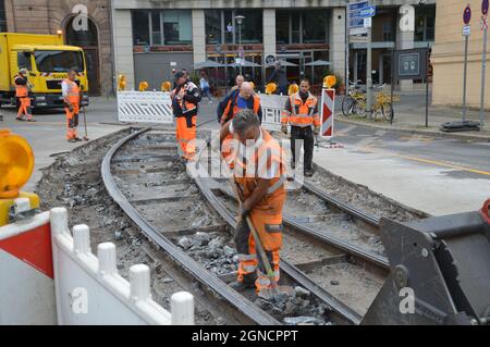 Travaux de tramway à Am Kupfergraben à Mitte, Berlin, Allemagne - 21 septembre 2021. Banque D'Images