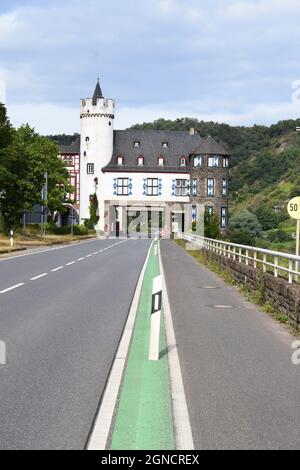 Route principale à travers l'Oberburg de Schloss von der Leyen Banque D'Images