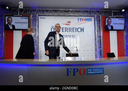 Vienne, Autriche. 24 septembre 2021. Déclaration personnelle du président du parti fédéral du FPÖ NAbg, président du club. Herbert Kickl dans le centre des médias FPÖ (Freedom Party Austria). Herbert Kickl présente un test d'anticorps. Banque D'Images