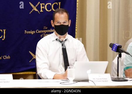 Tokyo, Japon. 24 septembre 2021. Vicent Fichaud assiste à une conférence de presse au club japonais des correspondants étrangers. Les conférenciers invités sont venus au Club pour élever leur voix en exigeant la justice après avoir perdu le contact avec leurs enfants enlevés par leurs partenaires. Le père japonais Shinji Kojima (pas son vrai nom) une employée de l'entreprise, Mme Suzuki, qui ne veut pas divulguer son nom complet par crainte de représailles, est toujours mariée mais a été fermée de la maison familiale et n'a pas vu ses enfants depuis plus d'un an, Et le père français Vincent Fichhot dont la grève de la faim près de 20 jours en dehors de la Banque D'Images