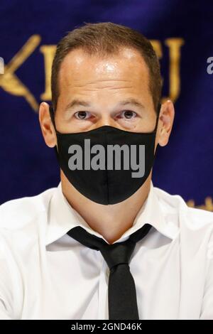 Tokyo, Japon. 24 septembre 2021. Vicent Fichaud assiste à une conférence de presse au club japonais des correspondants étrangers. Les conférenciers invités sont venus au Club pour élever leur voix en exigeant la justice après avoir perdu le contact avec leurs enfants enlevés par leurs partenaires. Le père japonais Shinji Kojima (pas son vrai nom) une employée de l'entreprise, Mme Suzuki, qui ne veut pas divulguer son nom complet par crainte de représailles, est toujours mariée mais a été fermée de la maison familiale et n'a pas vu ses enfants depuis plus d'un an, Et le père français Vincent Fichhot dont la grève de la faim près de 20 jours en dehors de la Banque D'Images