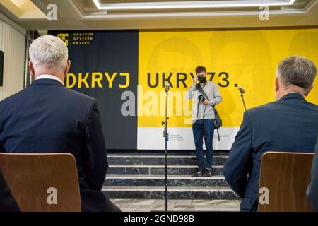 Poznan, Wielkopolska, Pologne. 24 septembre 2021. Ouverture officielle du centre Enigma Cipher de Poznan, Pologne. Marian Rejewski, Jerzy Rozycki, Henryk Zygalski et d'autres mathématiciens polonais ont déchiffré le code Enigma pendant la Seconde Guerre mondiale. On ne sait pas quel aurait été le destin du monde s'ils n'avaient pas fait leur travail. (Credit image: © Dawid Tatarkiewicz/ZUMA Press Wire) Credit: ZUMA Press, Inc./Alamy Live News Banque D'Images