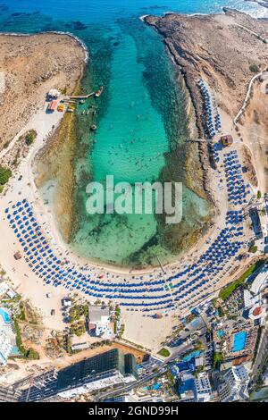 Vue de dessus de Sandy Bay (plage Vathia Gonia) dans Ayia Napa. District de Famagouste, Chypre Banque D'Images