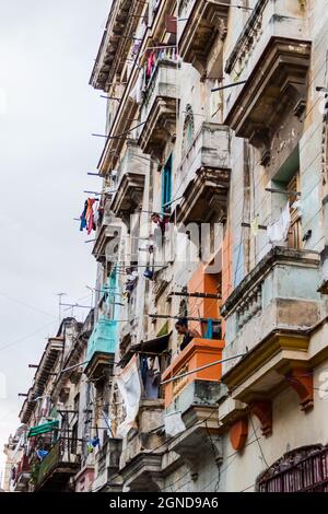 LA HAVANE, CUBA - 23 FÉVRIER 2016 : vue sur les vieux bâtiments de la vieille Havane Banque D'Images