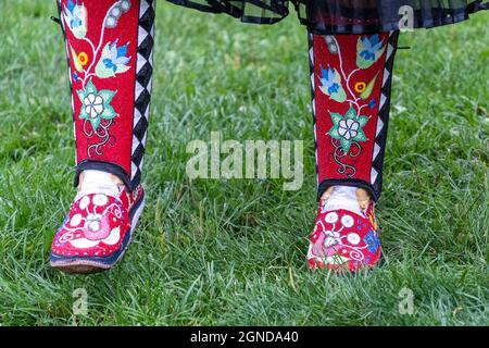 Chaussures traditionnelles d'une danseuse des Premières nations lors de la Marche mondiale sur le climat organisée par les vendredis pour l'avenir devant le Bui législatif provincial Banque D'Images