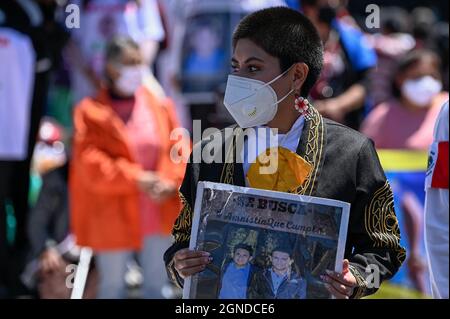 Toluca, Mexique. 24 septembre 2021. Une femme Mariachi participe à une manifestation pour exiger que les autorités soient approuvées la loi d'amnistie dans l'État du Mexique devant la Chambre des députés de l'État du Mexique. Le 24 septembre 2021 à Toluca, Mexique. (Photo par Amaresh V. Narro/Eyepix Group) crédit: EYEPIX Group/Alamy Live News Banque D'Images