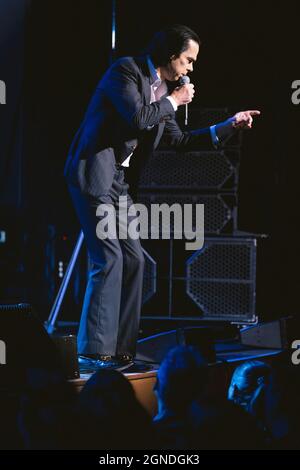 Gateshead, Royaume-Uni. 24 septembre 2021. - Nick Cave et Warren Ellis se produire à Sage Gateshead. Crédit photo: Thomas Jackson / Alamy Live News Banque D'Images