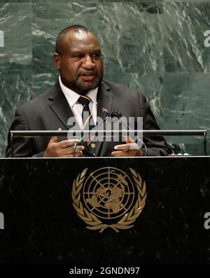 New York, États-Unis. 24 septembre 2021. Le Premier ministre de Papouasie-Nouvelle-Guinée, James Marape, s'adresse au débat général de la 76e session de l'Assemblée générale des Nations Unies au Siège de l'ONU à New York, New York, le vendredi 24 septembre 2021. Photo de piscine par Peter FOL;ey/UPI crédit: UPI/Alay Live News Banque D'Images