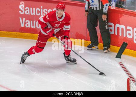 Lausanne, Suisse. 09e avril 2021. Martin Gernat, de Lausanne HC, est en action lors du 8e match de la saison de la Ligue nationale suisse 2021-2022 avec le HC de Lausanne et le HC Davos (photo d'Eric Dubost/Pacific Press) Credit: Pacific Press Media production Corp./Alay Live News Banque D'Images