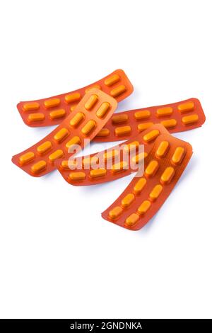 plaquettes thermoformées avec pilules, médicaments de couleur orange vitamine, antibiotique, analgésiques, paquets pour comprimés maquettes isolées sur ba blanc Banque D'Images