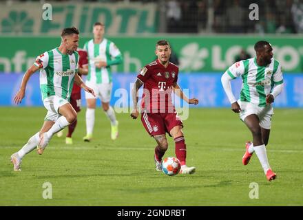 Feurth, Allemagne. 2021. Firo: Fuvuball: Football: 24.09.2021 1er Bundesliga, saison 2021/2022 6e jour de match SpVgg Greuther Fvºrth - FC Bayern Mvºnchen Lucas Hernandez, FC Bayern Mvºnchen, FCB, Bayern, FC Bayern, Chiffre entier, crédit: dpa Picture Alliance/Alay Live News Banque D'Images