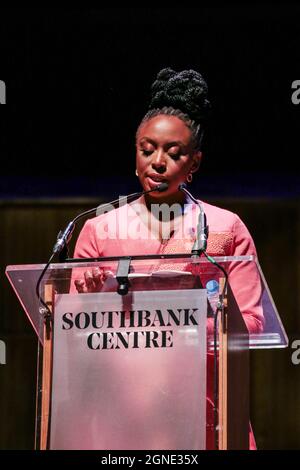 Londres, Angleterre, Royaume-Uni. 24 septembre 2021. Royal Festival Hall, Southbank Center, Londres, Royaume-Uni, 24 septembre.pour le PEN 100 anglais, anniversaire du centenaire de l'une des plus anciennes organisations de droits de l'homme au monde, l'auteur à succès Chimamanda Ngozi Adicihie réfléchit à l'écriture et à la narration. (Credit image: © Sabrina Merolla/ZUMA Press Wire) Credit: ZUMA Press, Inc./Alamy Live News Banque D'Images