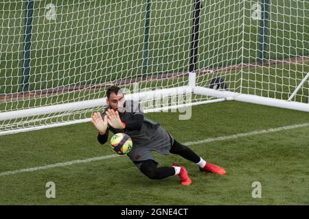 Paris, France. 24 septembre 2021. Gianluigi Donnarumma, gardien de l'équipe nationale Paris Saint Germain et Italie, lors d'une session de formation ouverte à la presse au centre de formation Ooredoo à Saint-Germain-en-Laye, France, le 24 septembre 2021. Photo de Daniel Derajinski/ABACAPRESS.COM. Credit: Abaca Press/Alay Live News Banque D'Images