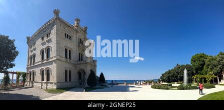 Entrée au musée historique et au parc du château de Miramare, Trieste, Friuli-Venezia Giulia. 09-05-2021. Italie Banque D'Images