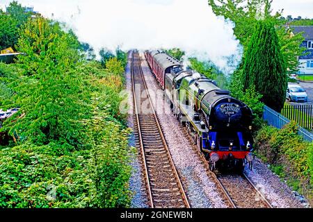 Merchant Navy Class no 35018 British India Line sur Scarborough Spa Express, York, Angleterre Banque D'Images