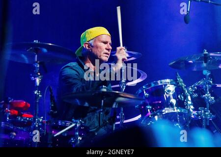 24 septembre 2021: Chad Smith se produit avec Eddie Vedder à OhanaFest Day1 Doheny State Beach le 24 septembre 2021 à Dana point, Californie (Credit image: © Marissa carter/ZUMA Press Wire) Banque D'Images