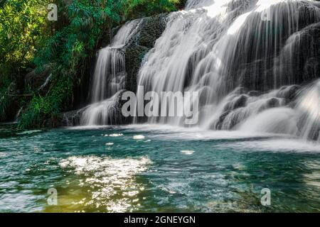 Cascade de Trang dans la province de Hoa Binh, au nord du Vietnam Banque D'Images